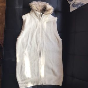Eddie Bauer vest with fur line neck
